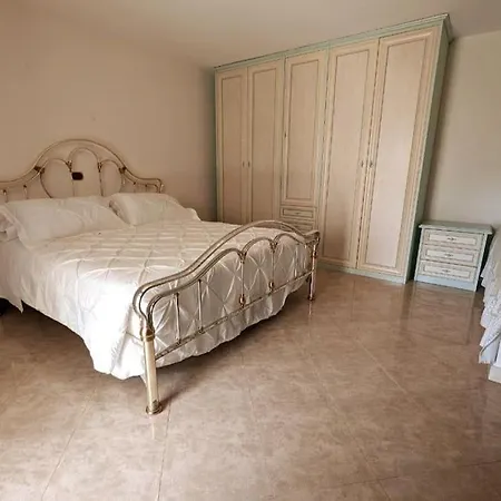 Il Barocco Sulla Roccia アパート チェターラ